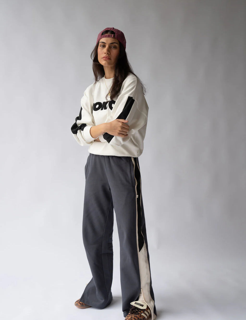 AJ_JFM_Studio_Sencillo-96_1024x1536_f92baf9e-3a78-4dc8-a30b-0c692a60f1e5.webp