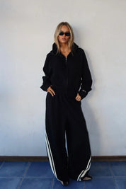 MODEL WAERING SSAINT BLACK SET CROPPED HOODIE AND BARREL PANTS
