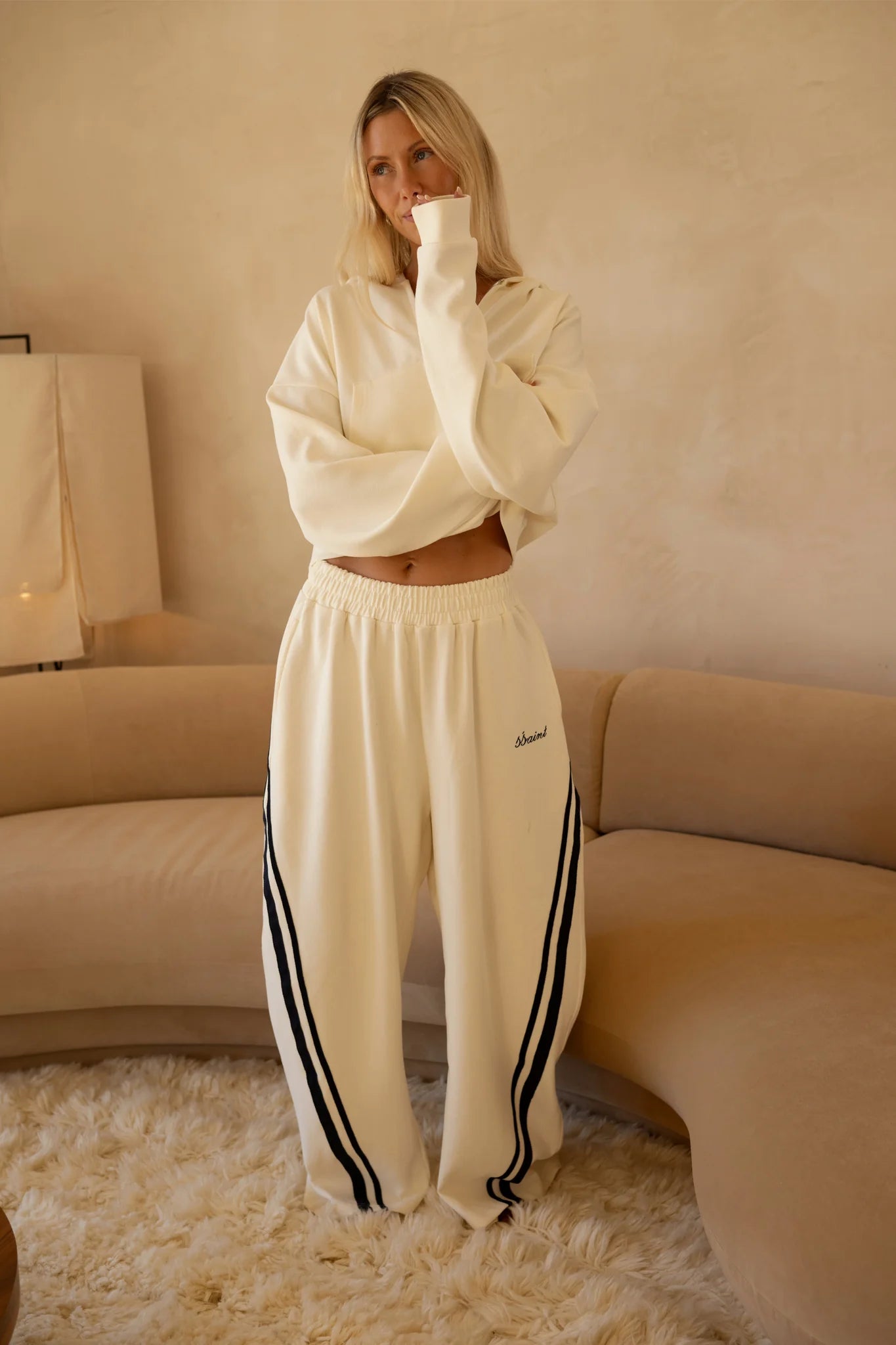 MODEL WEARING BUTTER SET SSAINT