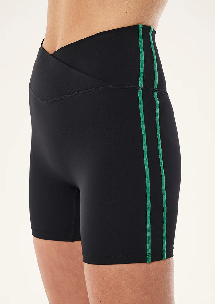 detail PE Nation Clarity 5" Bike Short high-rise waistband detail, contrast binding
