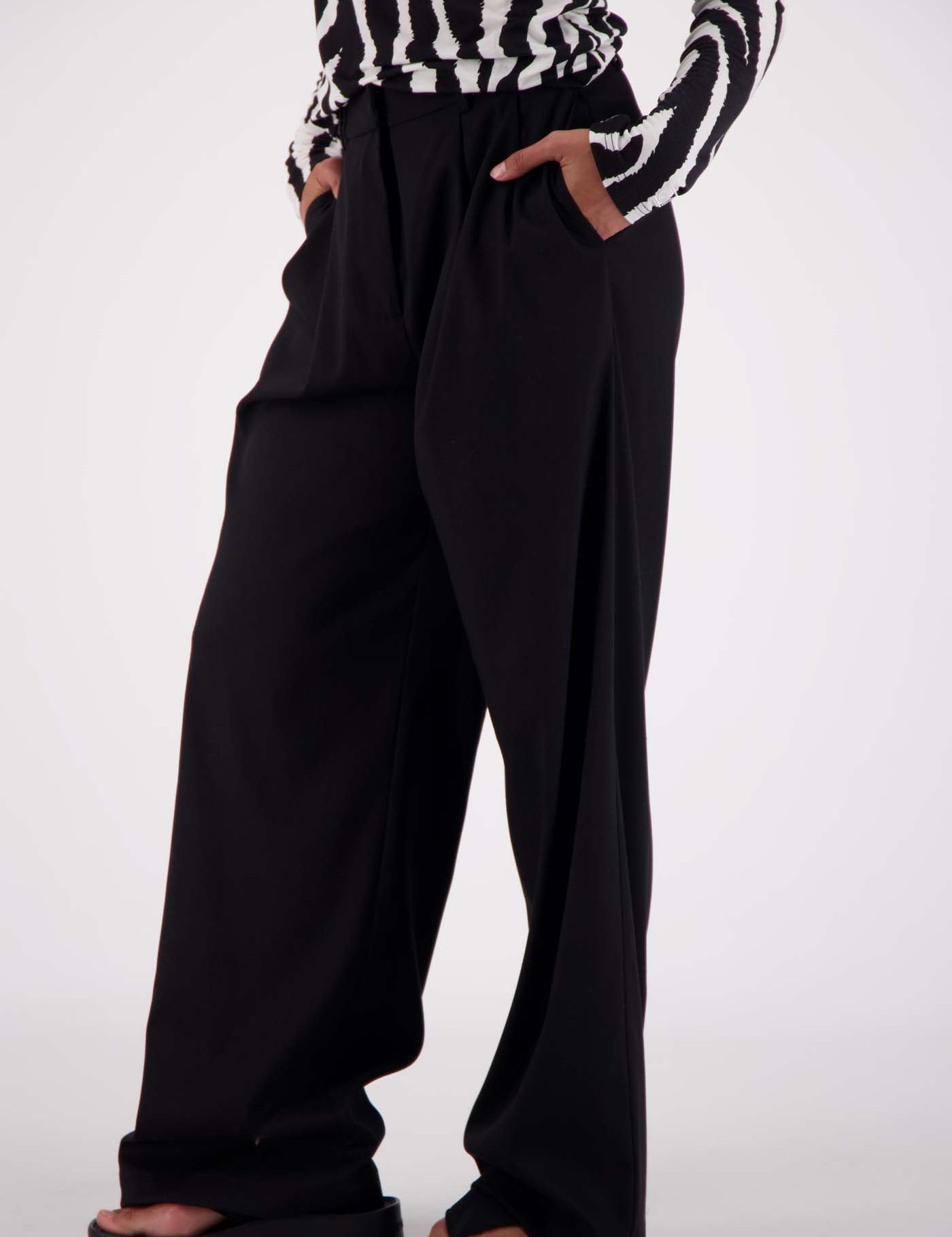 Jasmine Alexa Gigi Trouser Black, side view, belt loops, relaxed tailored fit