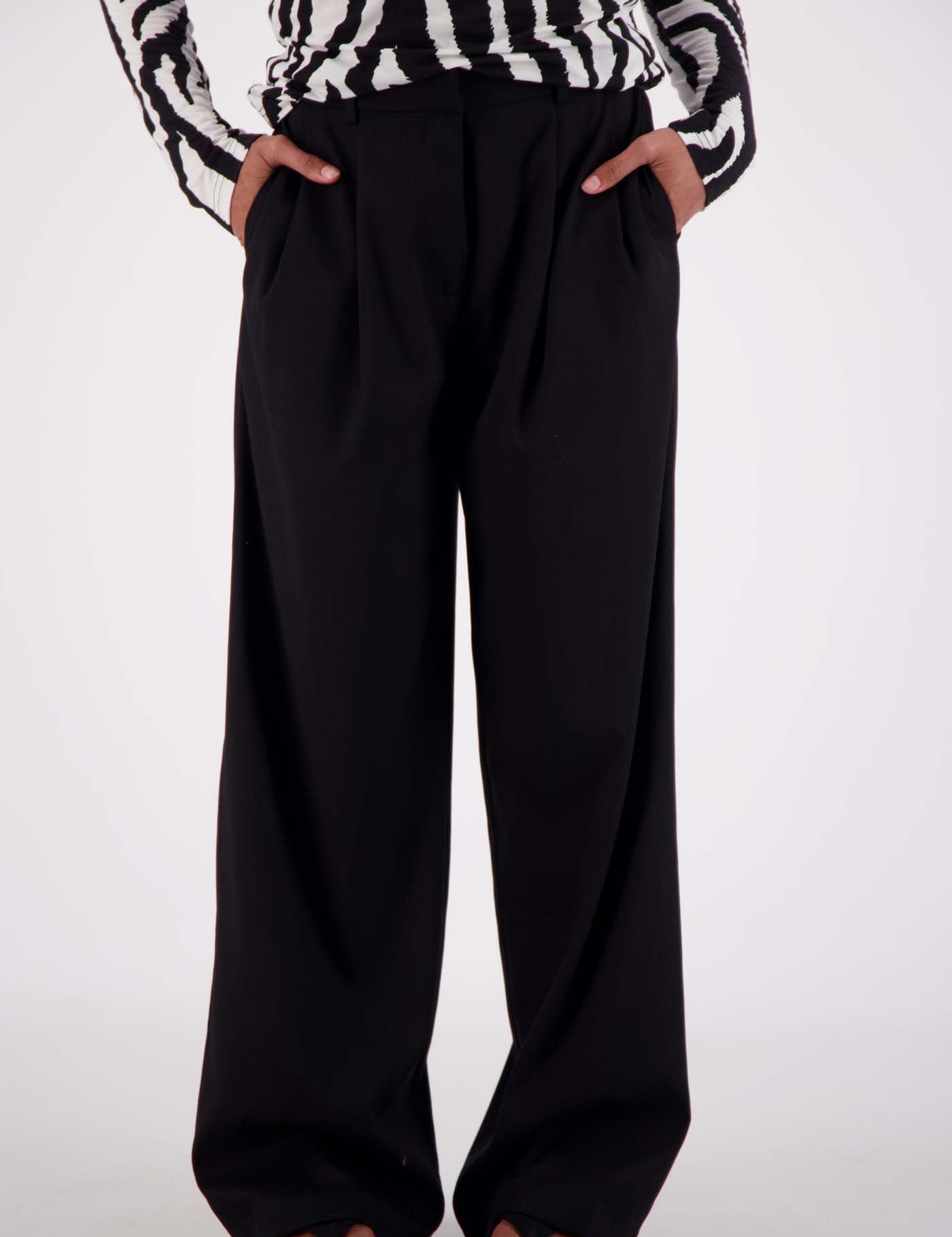 Jasmine Alexa Gigi Trouser in Black, front pleat, structured waistband, tailored fit