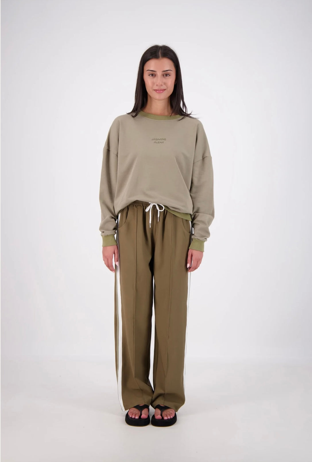 Jasmine Alexa Relaxed Crew Neck Sweatshirt - Olive