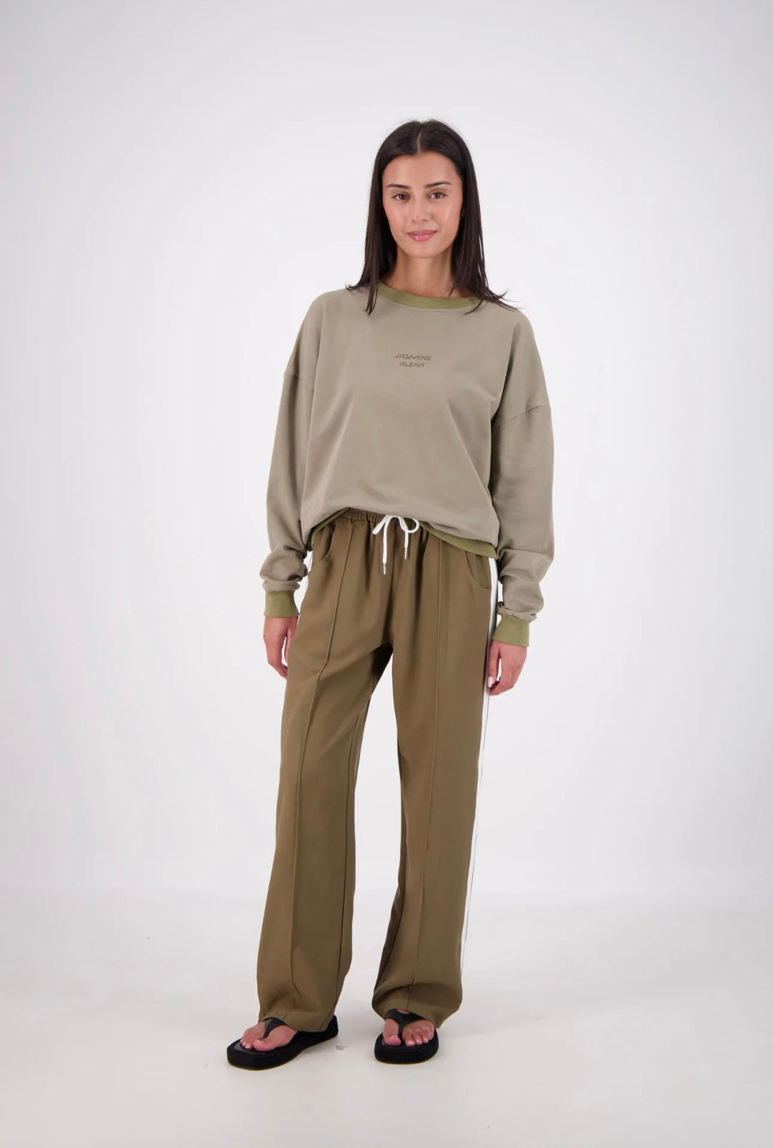 Jasmine Alexa Relaxed Crew Neck Sweatshirt - Olive