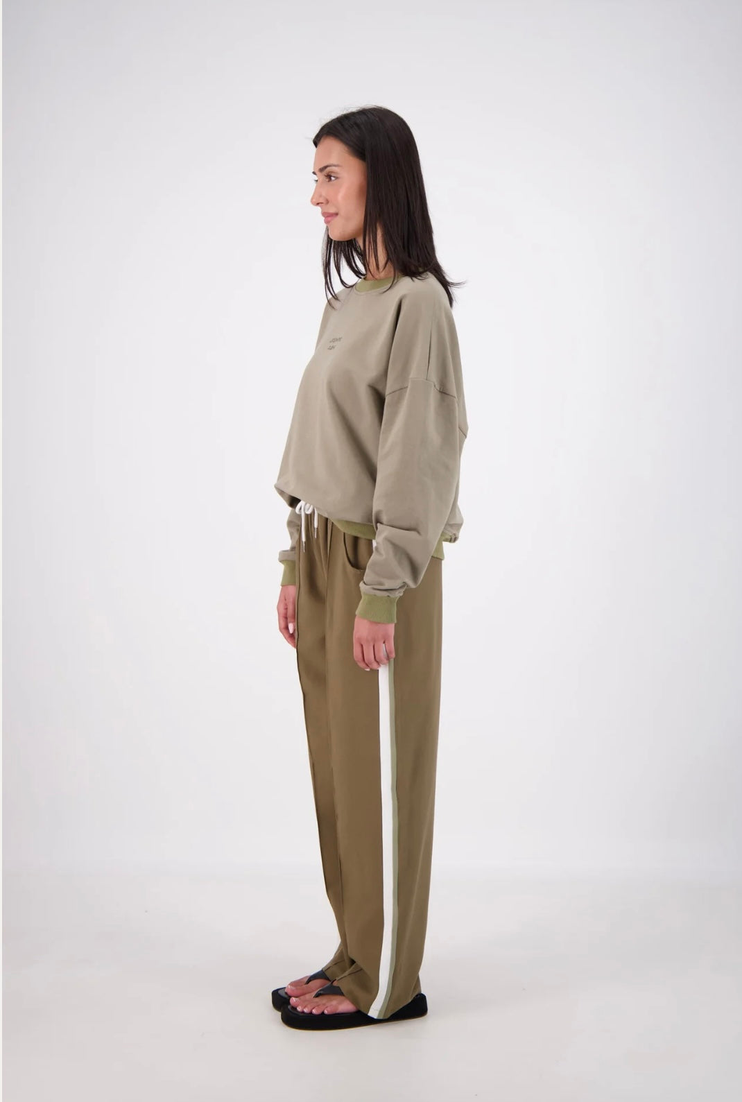 Jasmine Alexa Relaxed Crew Neck Sweatshirt - Olive