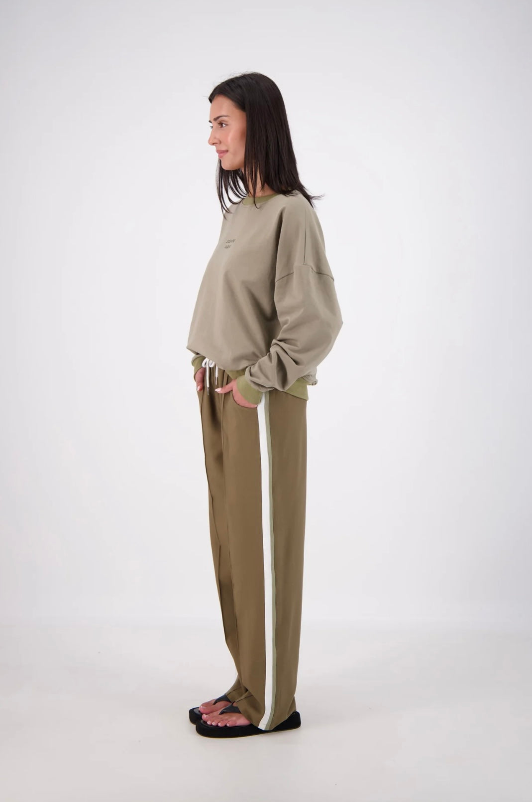Jasmine Alexa Relaxed Crew Neck Sweatshirt - Olive