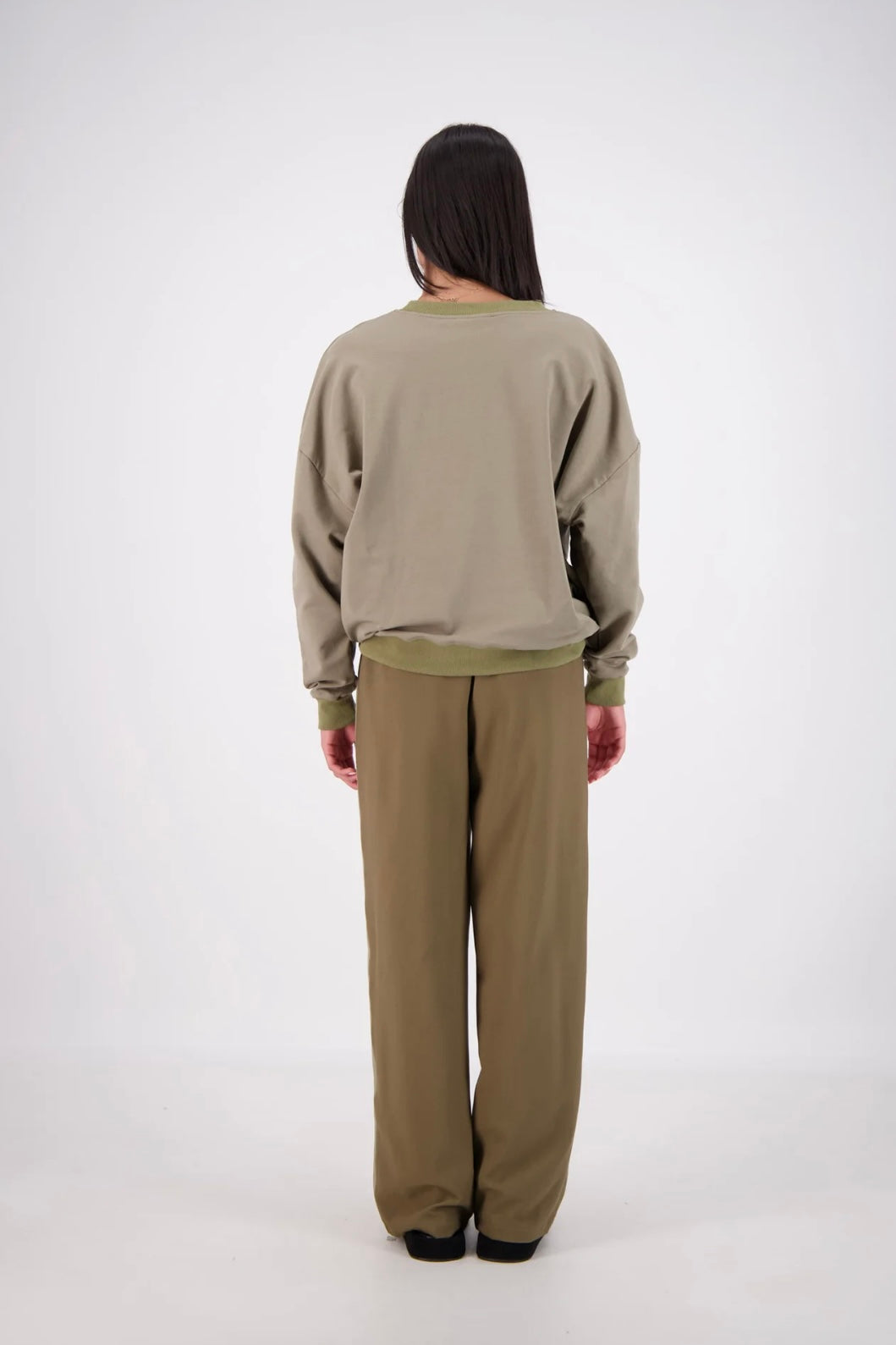 Jasmine Alexa Relaxed Crew Neck Sweatshirt - Olive