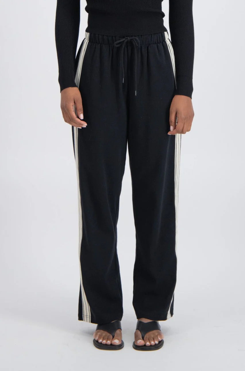 Jasmine Alexa Panarea Trackpant — Black
