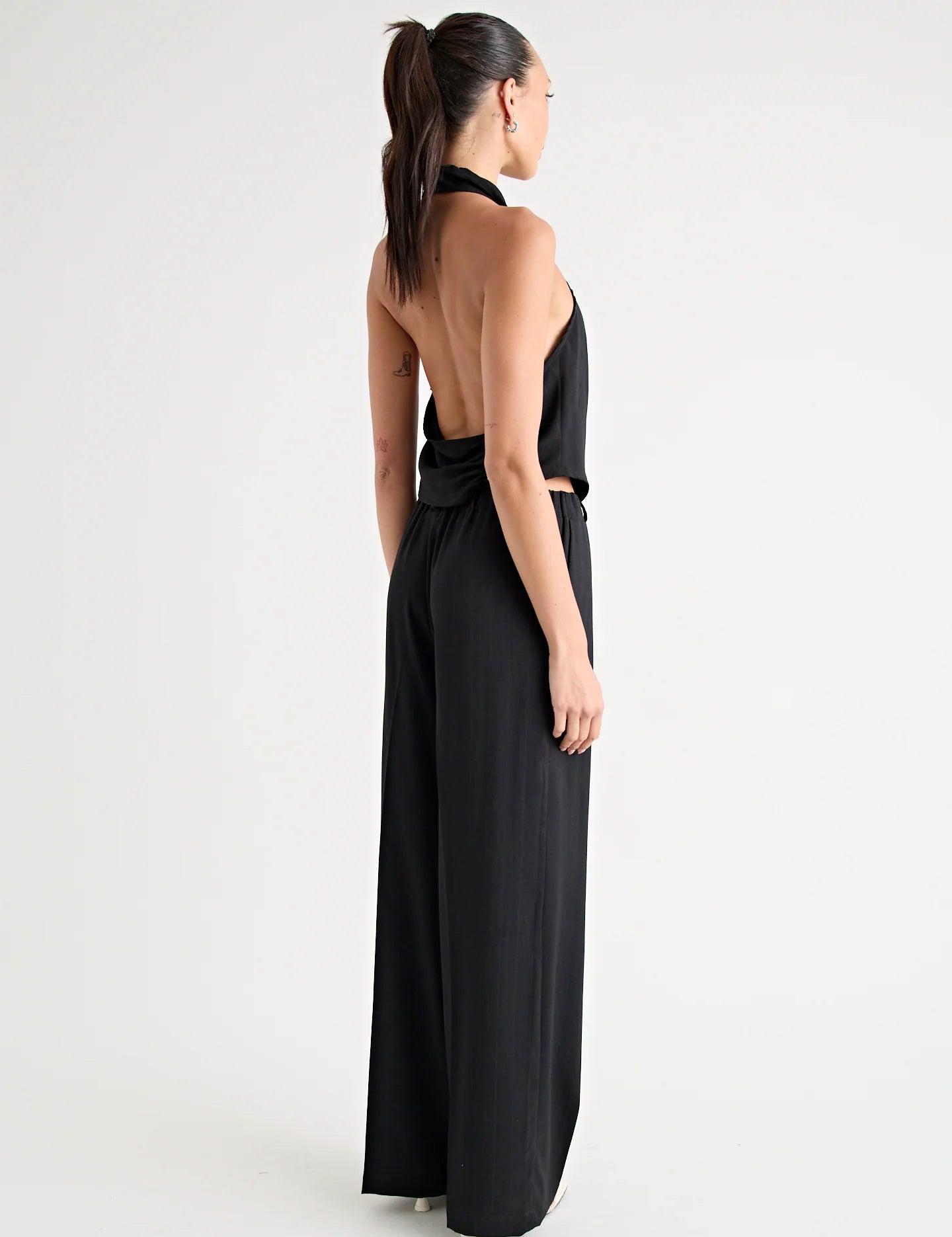 PINO_BLACK_SIDE_49fe76ce-bdd5-4b5f-b6fc-81b1854de368.webp