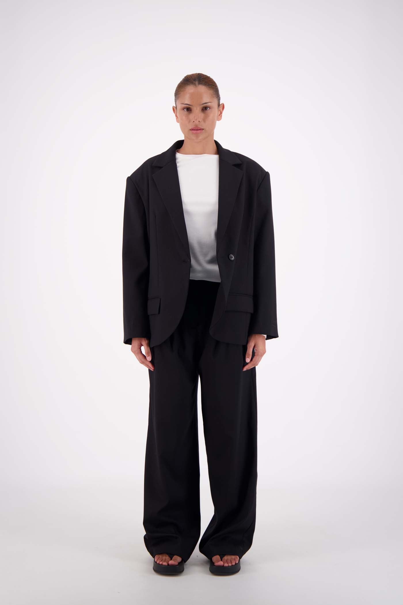 Model wearing Jasmine Alexa Sabine Blazer in Black, single button, oversized longline fit, front vie