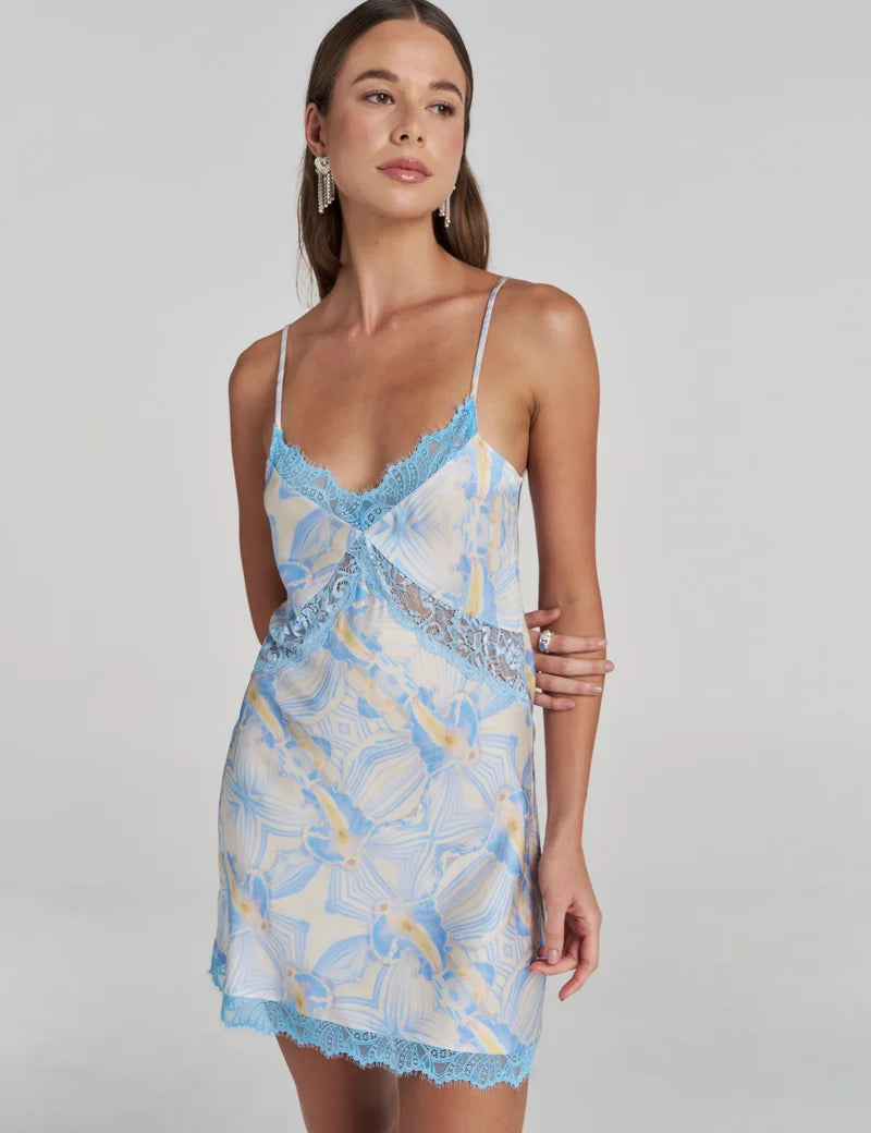 close up Model wearing the Summi Summi Siren Lace Mini Dress in Orchid Prism