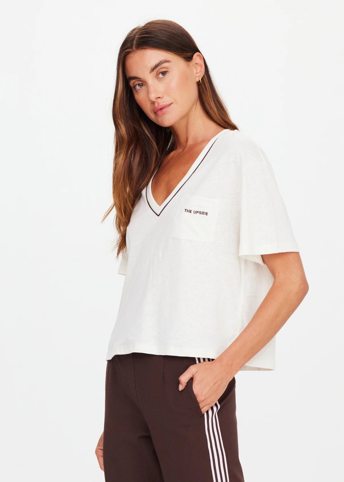 women model wearing The Upside Elina v neck tee in coconut organic hemp cotton – Wild West Sisters