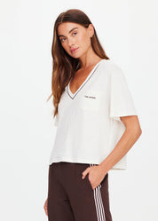 women model wearing The Upside Elina v neck tee in coconut organic hemp cotton – Wild West Sisters